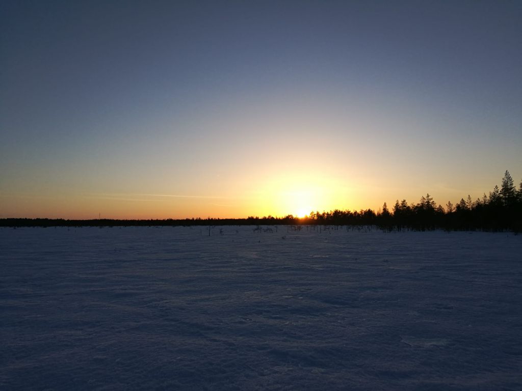 Talvinen auringonlasku kuva Aino Hartikka