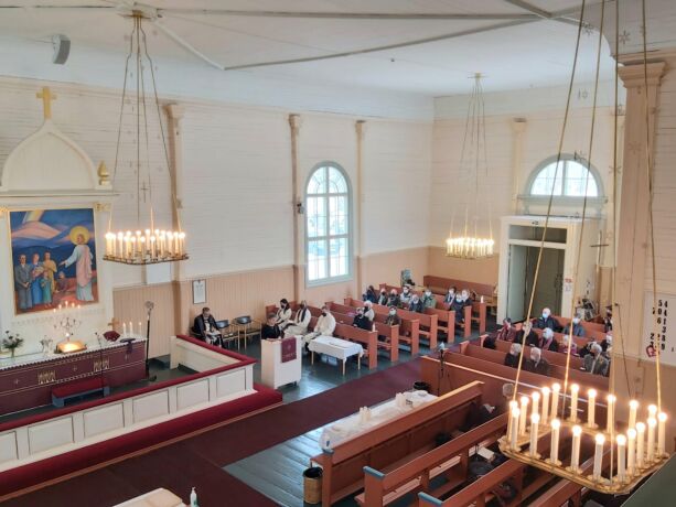 Piispa Jukka Keskitalo siunaa käyttöön uuden seurakuntakodin Muonion kirkon juhlapäivänä