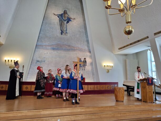 Kirkolliskokous myönsi rahaa kirkon työntekijöiden saamen kielten koulutukseen