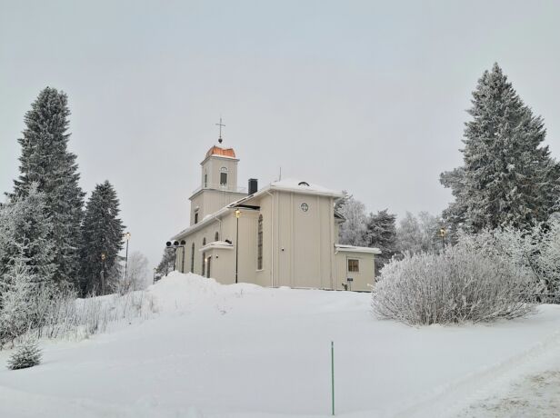 Piispa Jukka Keskitalo tarkastaa Taivalkosken seurakunnan tulevana viikonloppuna