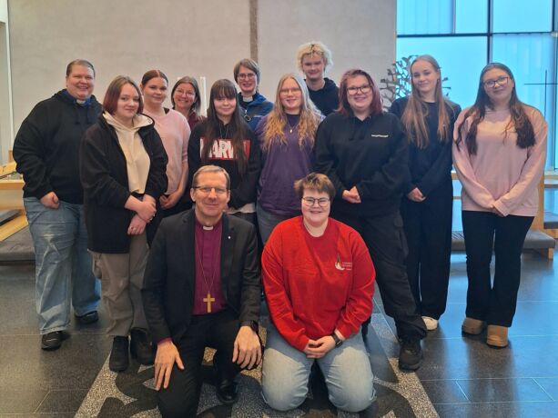 Nuoret vaikuttajat keskustelivat hiippakuntavaltuuston kanssa