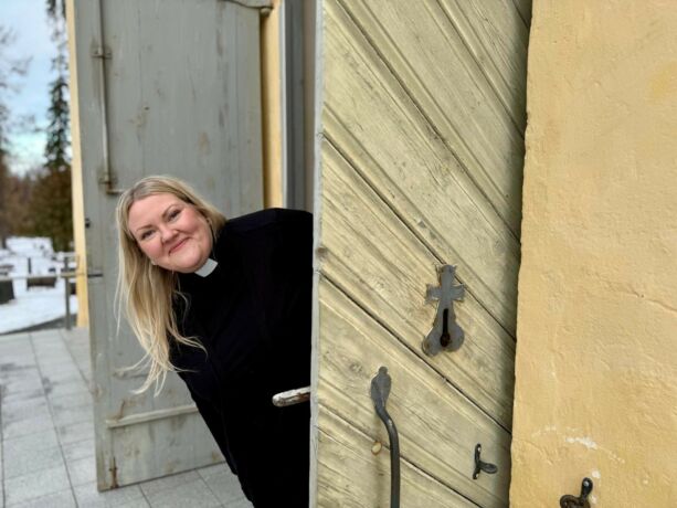 Piispa Jukka Keskitalo asettaa Tuuli Kapraalin Tornion seurakunnan uudeksi kirkkoherraksi