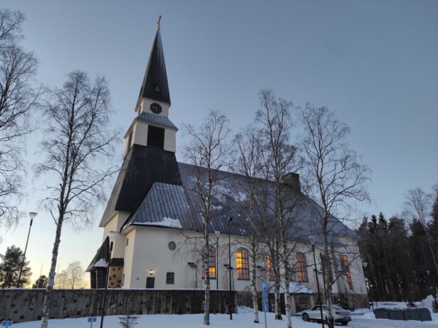 Piispa Jukka Keskitalo vihkii sunnuntaina Rovaniemellä kolme pappia Oulun hiippakuntaan